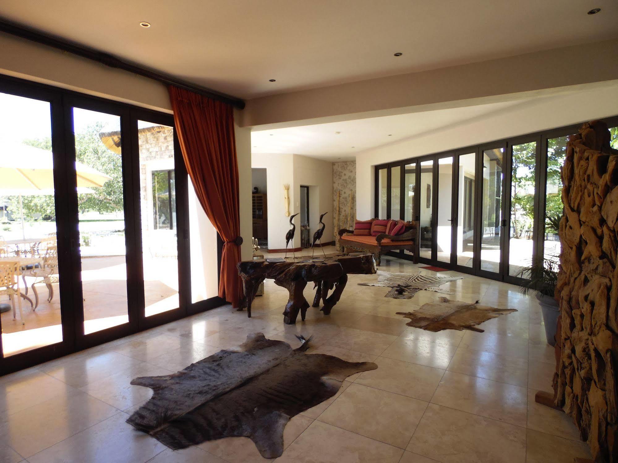 La Rochelle Lodge Okaukuejo Kültér fotó